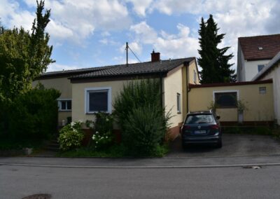 Vermietet: Freistehendes Einfamilienhaus mit Einliegerwohnung in Benningen