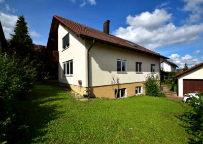 „Living Now“ in umfangreich und modern saniertem Ein- bis Zweifamilienhaus am ruhigen Ortsrand von 71563 Affalterbach