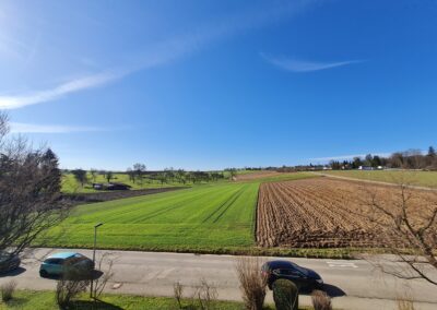 ***DEMNÄCHST NEU***                                                                                    “LIVING NOW” in wundervoller 3,5 Zimmer Wohnung mit traumhafter Aussicht und in absoluter Ruhe am Rand von Wald, Wiesen und Feldern von Affalterbach-Wolfsölden