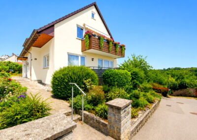 ***NEU IM ANGEBOT*** „LIVING NOW“ im geräumigen Zweifamilienhaus mit Weitblick über das Murrtal
